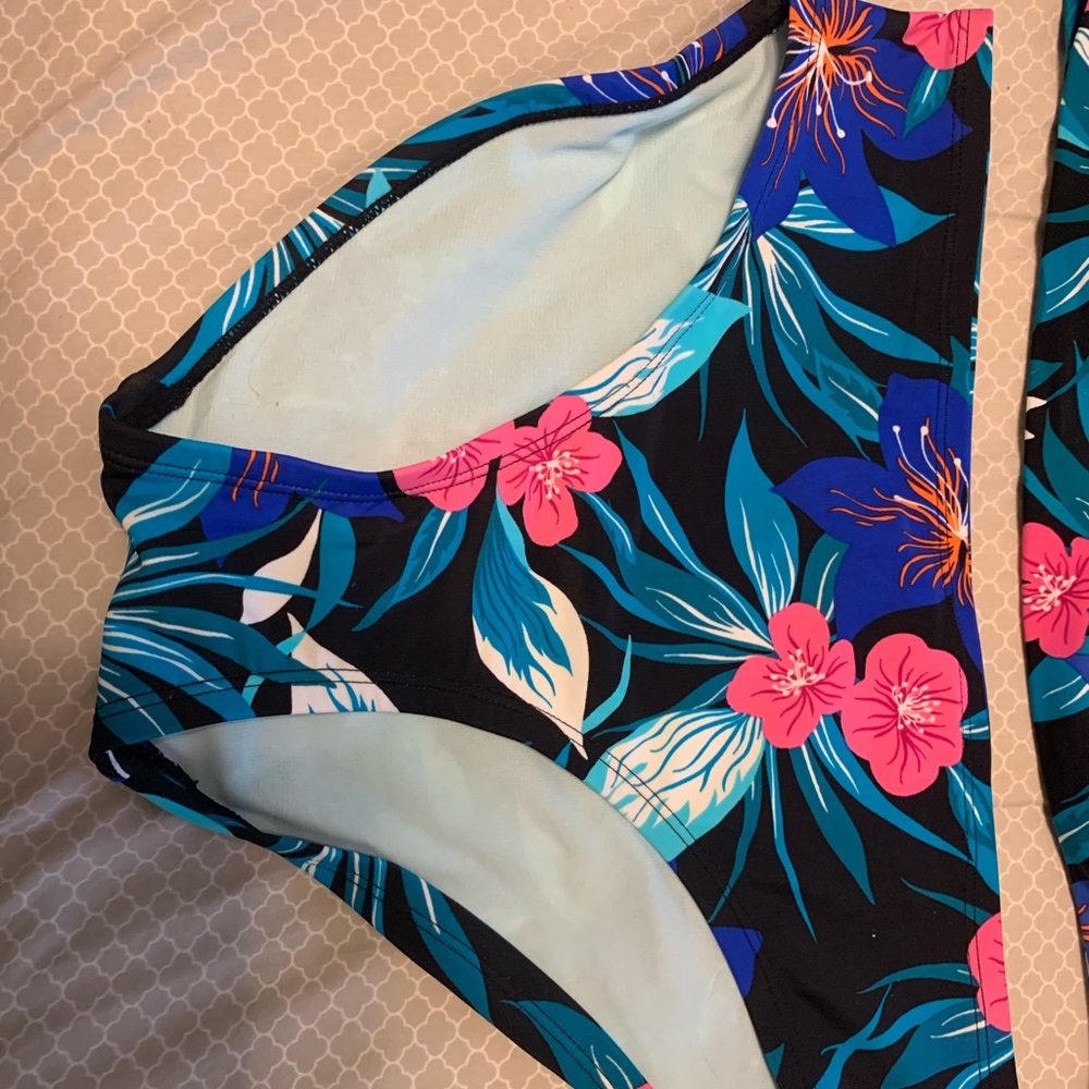 Womens DSG Swimsuit - Picture 3 of 8